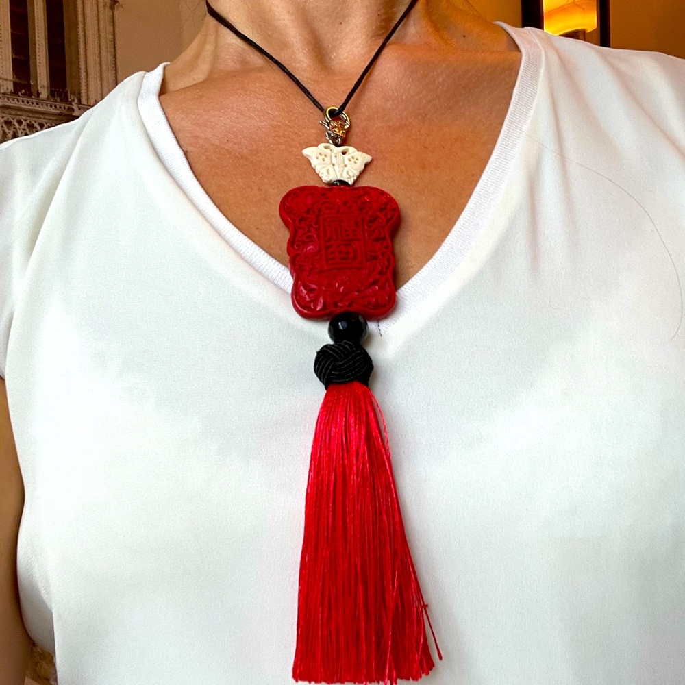 Great neckless, Chinese ornament, jewelry. Great quality and very unique.